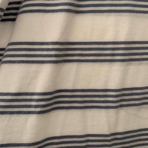 LL Bean 1X Regular shirt
100% cotton
White with Blue Stripes - Picture 3 of 3